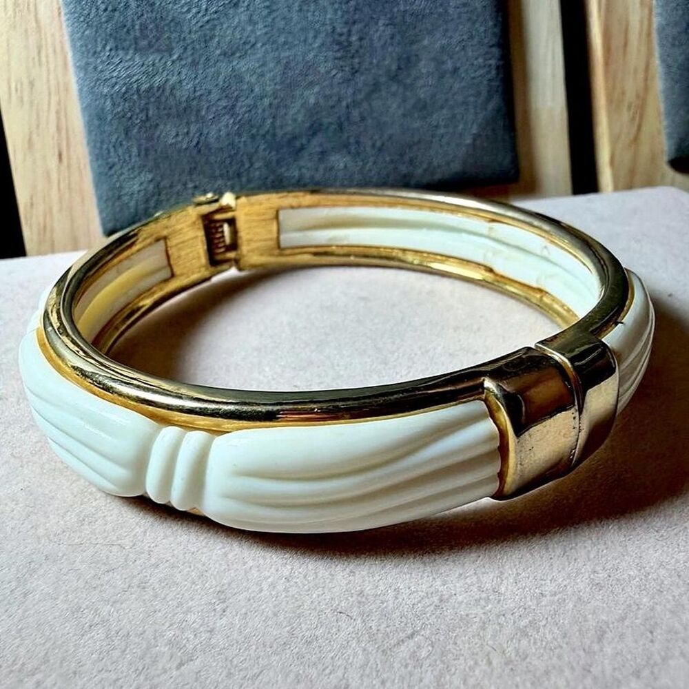 Women's Gold Jewelry